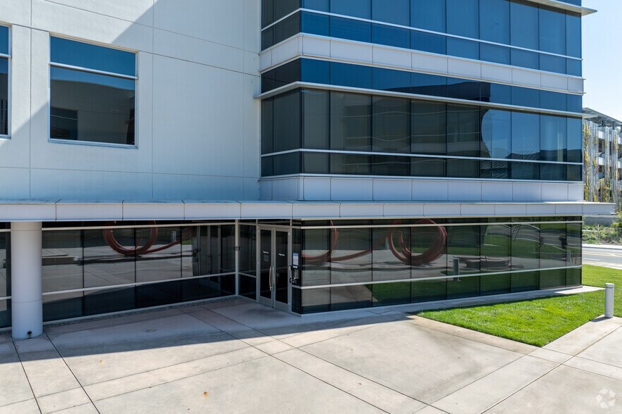 More Photos Of 1376 Bordeaux Dr, Sunnyvale Office For Lease