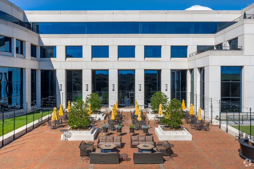 More Photos Of 4201 Congress St, Charlotte Office For Lease