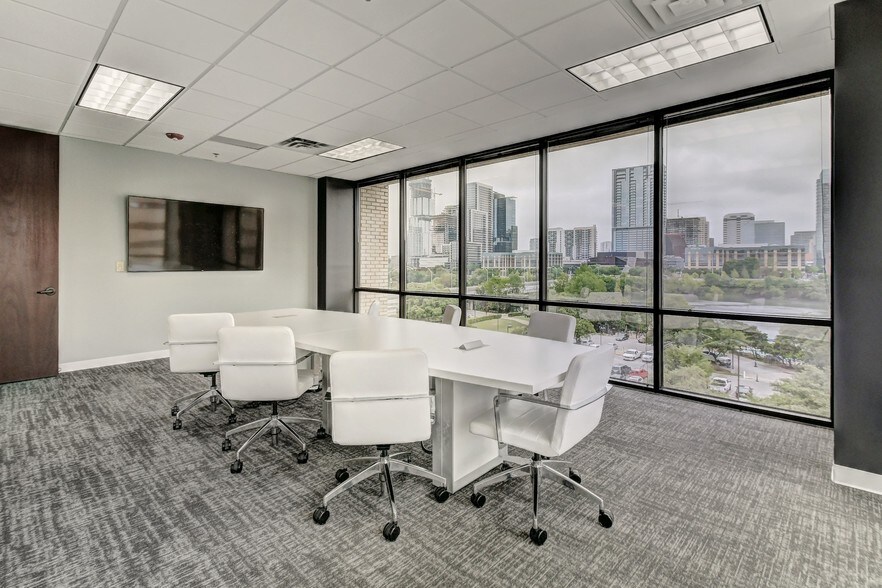 More Photos Of 210 Barton Springs Rd, Austin Office For Lease