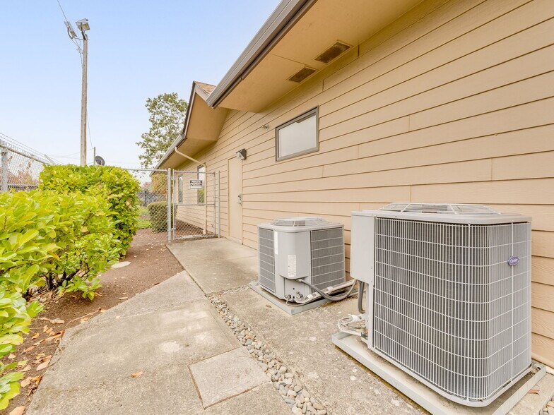 More Photos Of 2275 NE McDaniel Ln, Mcminnville Office For Lease