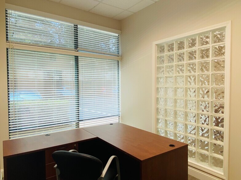 More Photos Of 12276 San Jose Blvd, Jacksonville Coworking Space