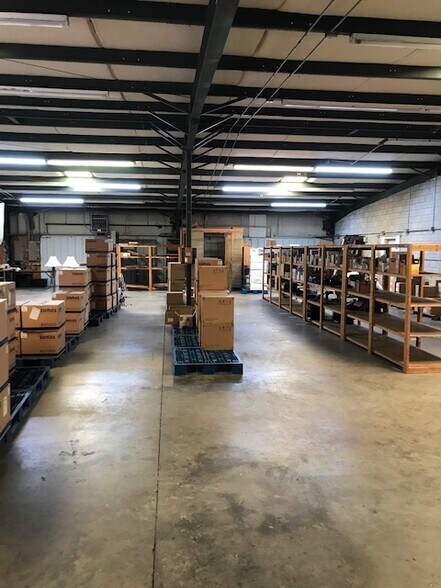 More Photos Of 444 Drake St, Statesville Warehouse For Lease
