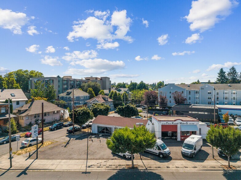 More Photos Of 1840 NE Sandy Blvd, Portland Auto Dealership For Sale