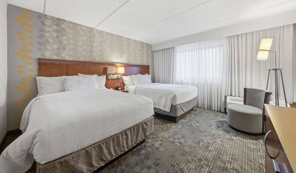 More Photos Of 800 Lake Cook Rd, Deerfield Hotel For Sale