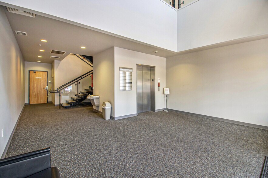More Photos Of 5001 S Parker Rd, Aurora Office For Lease