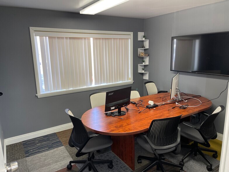 More Photos Of 3425 Dempster St, Skokie Office For Sale