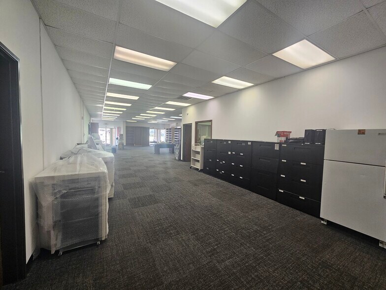More Photos Of 1261 W Hurst Blvd, Hurst Warehouse For Lease
