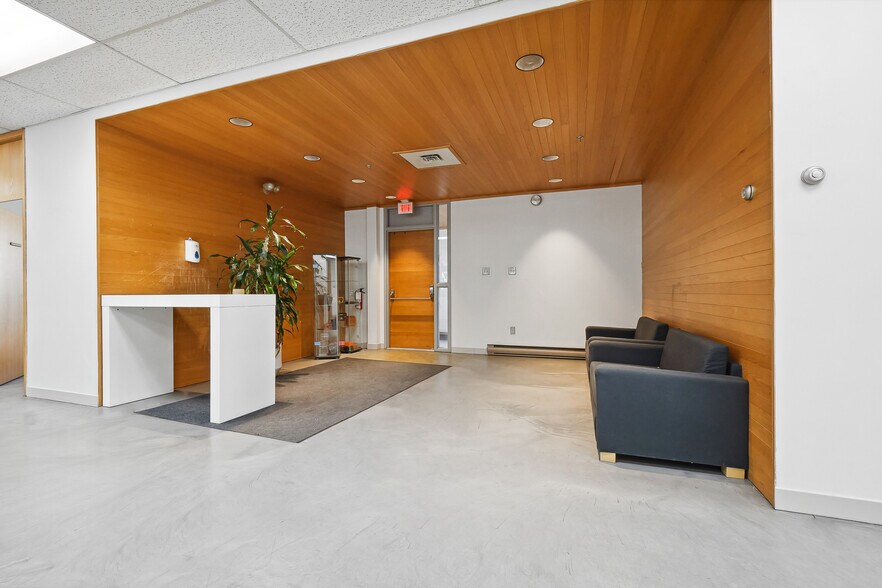 More Photos Of 800 Rue Pierre-Caisse, Saint-jean-sur-richelieu Manufacturing For Lease