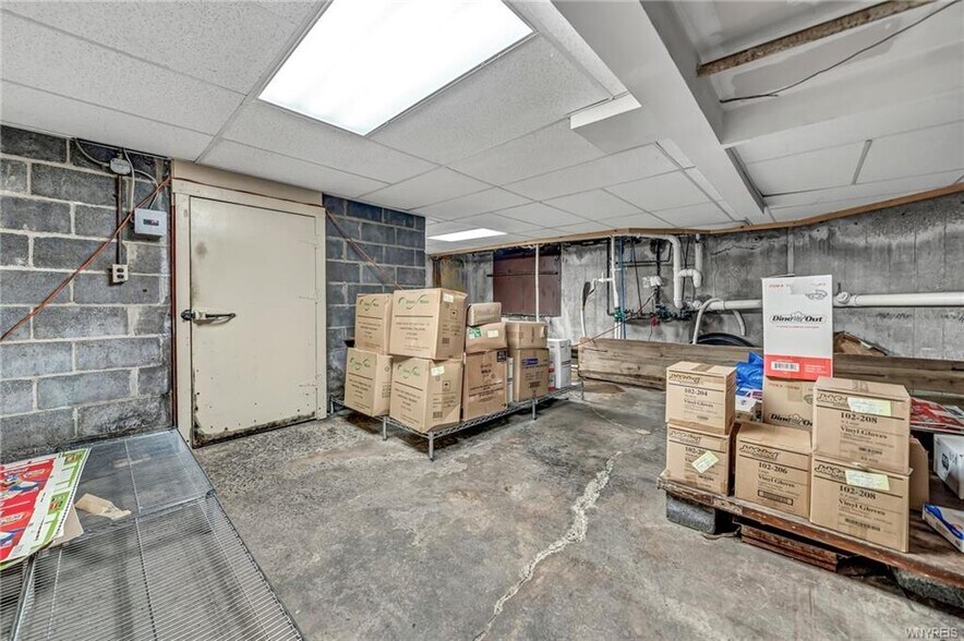 More Photos Of 3019 Pine Ave, Niagara Falls Restaurant For Sale