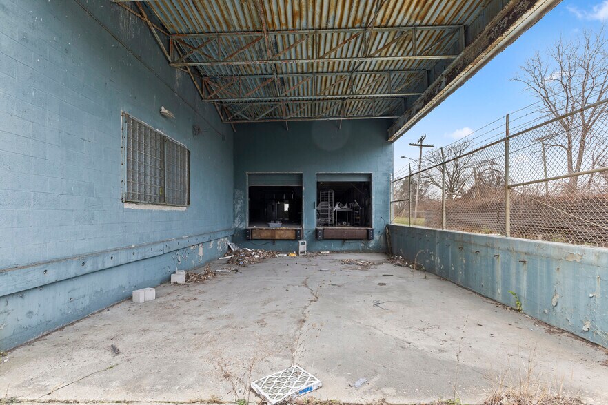 More Photos Of 15306 Rosa Parks Blvd, Detroit Warehouse For Sale