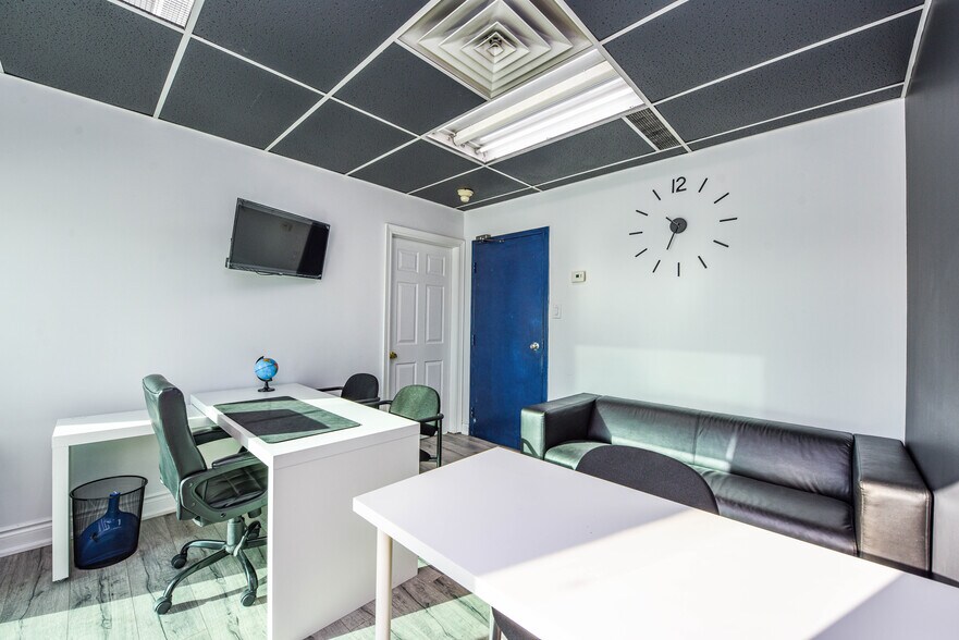 More Photos Of 1300 Steeles Ave E, Brampton Office For Lease