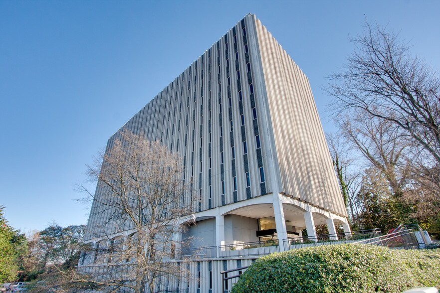 More Photos Of 2045 Peachtree Rd NE, Atlanta Medical For Lease