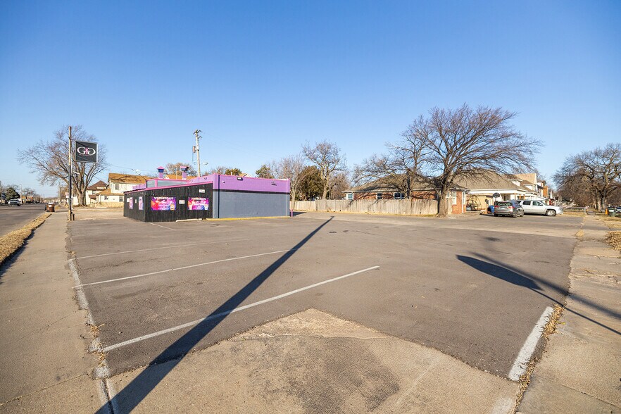 More Photos Of 212 W Harry St, Wichita Bar For Sale