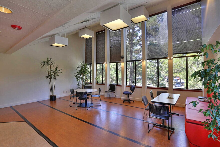 More Photos Of 70 Garden Ct, Monterey Medical For Lease
