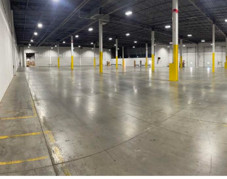 More Photos Of 3300 Turfway Rd, Erlanger Distribution For Lease