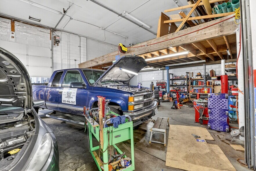 More Photos Of 814 E 2nd St, Newberg Office For Sale