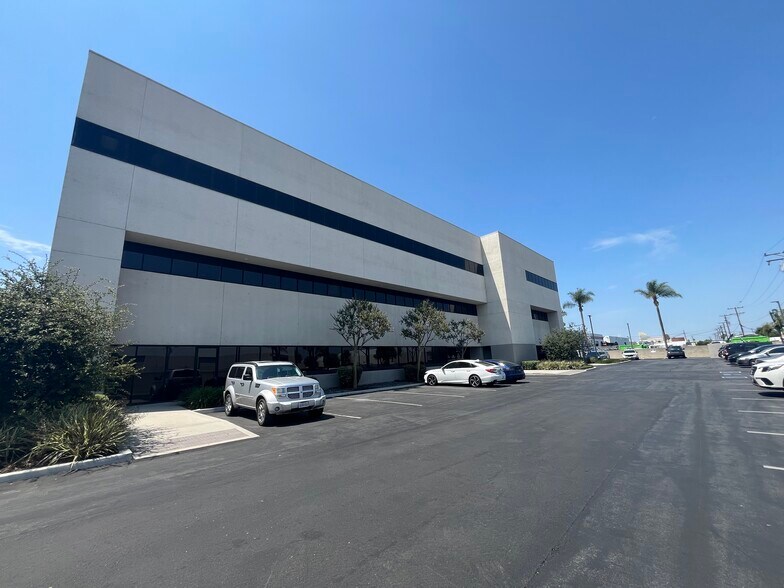 More Photos Of 1045 W Katella Ave, Orange Office For Lease