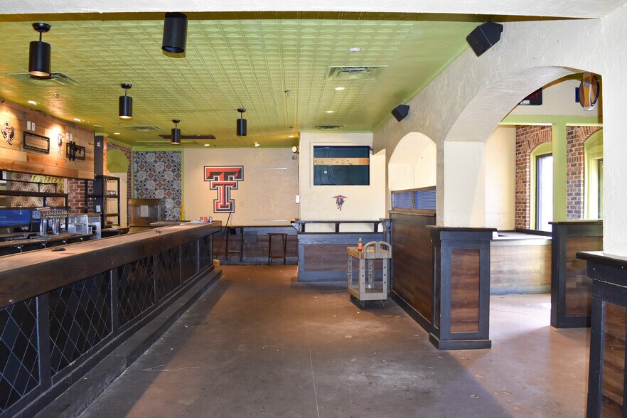 More Photos Of 6709 Slide Rd, Lubbock General Retail For Sale