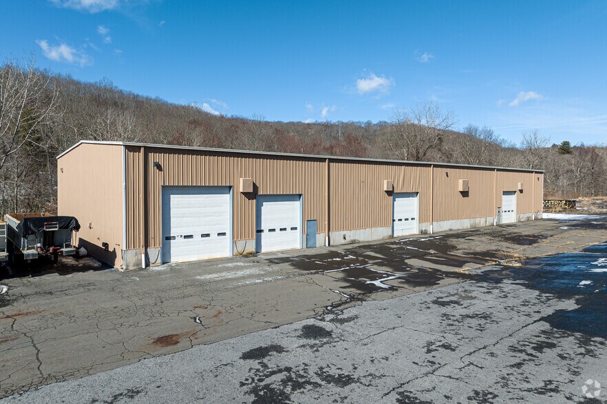 More Photos Of 400 S Main St, Terryville Warehouse For Lease
