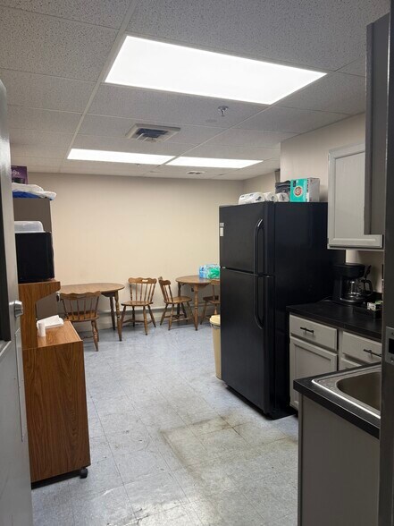 More Photos Of 1345 Henry St, Huntington Manufacturing For Sale