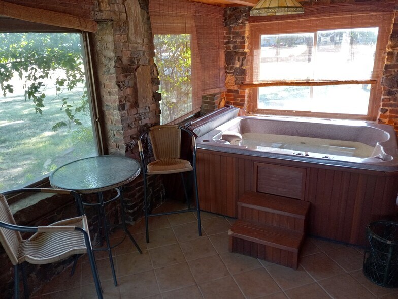 More Photos Of 900 N Burford Ave, Watonga Specialty For Sale