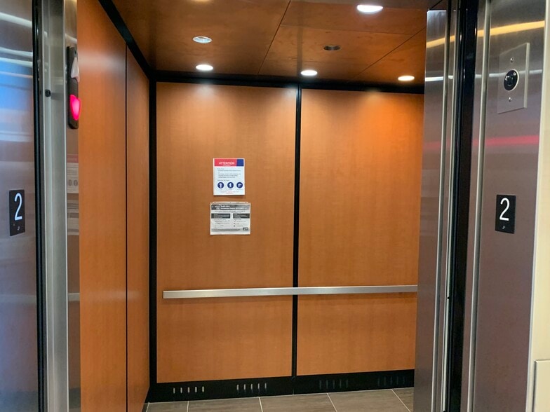 More Photos Of 9323 Pinecroft Dr, The Woodlands Medical For Lease