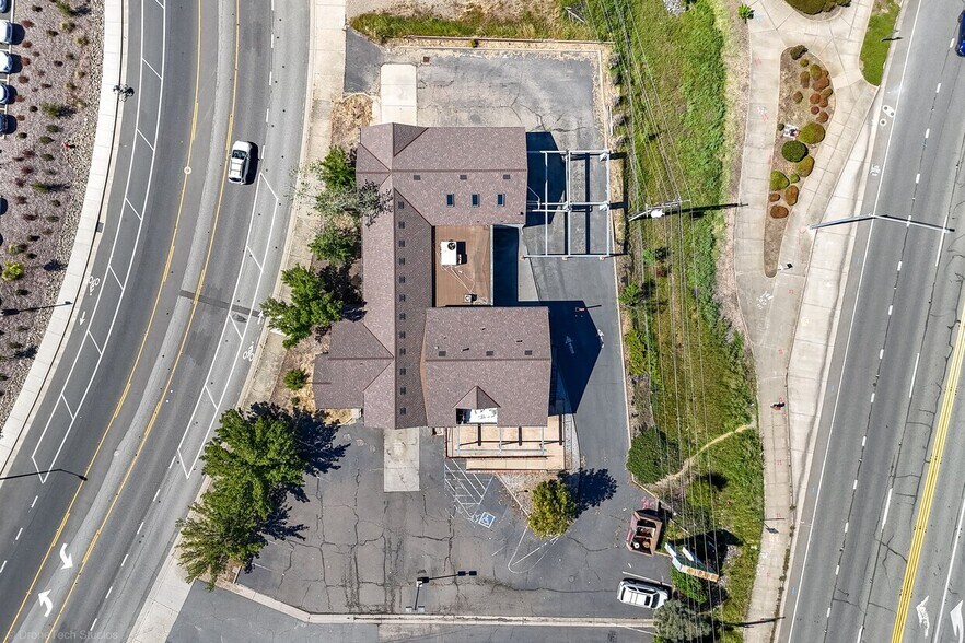 More Photos Of 30 Hilltop Dr, Redding Carwash For Lease