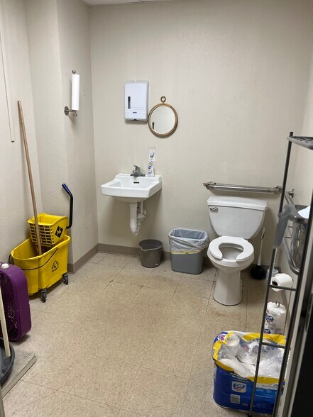 More Photos Of 26200 Vista Dr, Waves Unknown For Lease