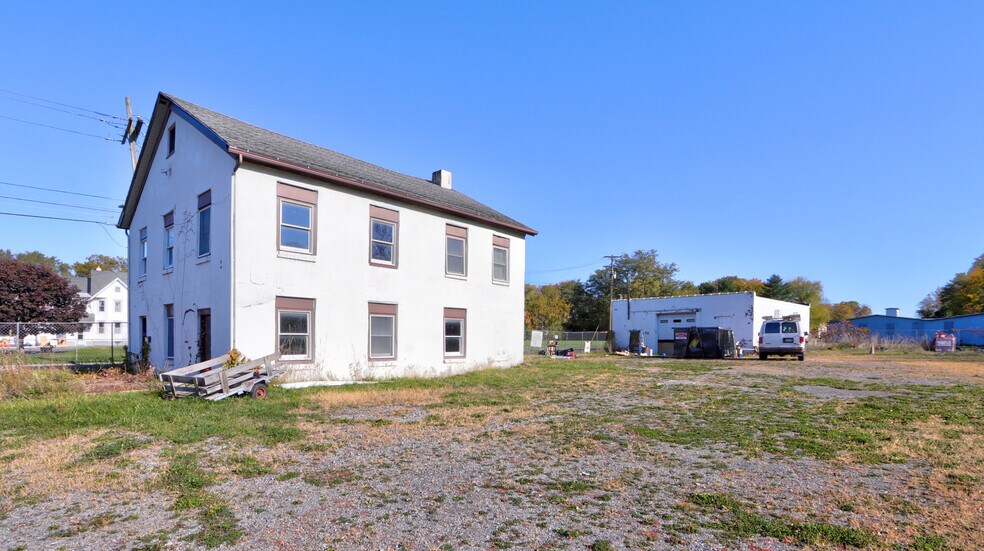 More Photos Of 142 Middle St, Geneva Warehouse For Sale