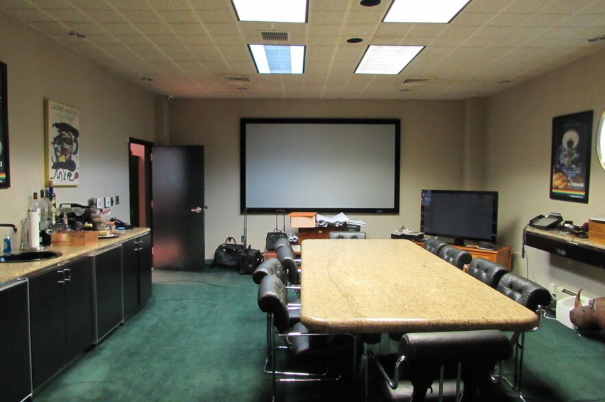 More Photos Of 20 Industrial Dr, Middletown Light Manufacturing For Sale