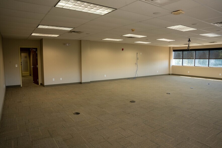 More Photos Of 1021 Watervliet Shaker Rd, Schenectady Office For Lease
