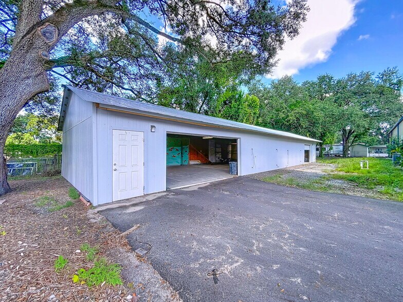 More Photos Of 112 N Mulrennan Rd, Valrico Warehouse For Sale