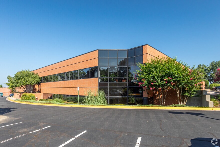 More Photos Of 100 Carpenter Dr, Sterling Office For Lease