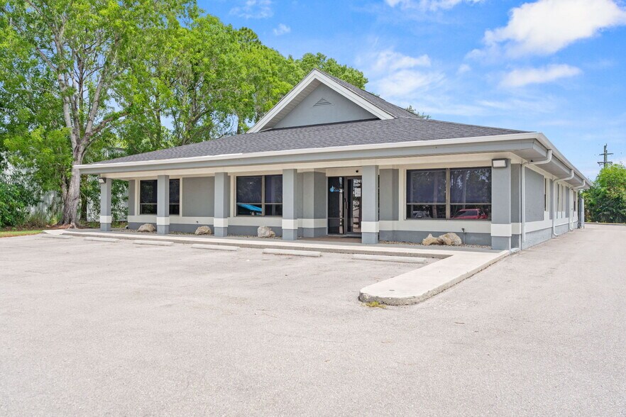 More Photos Of 6241 Arc Way, Fort Myers Office For Sale