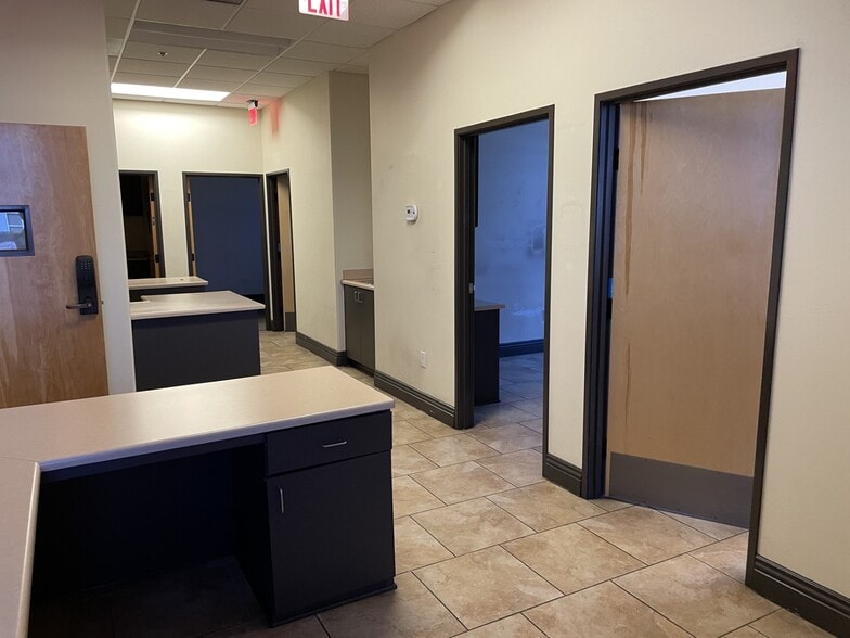 More Photos Of 627 W Avenue Q, Palmdale Medical For Lease