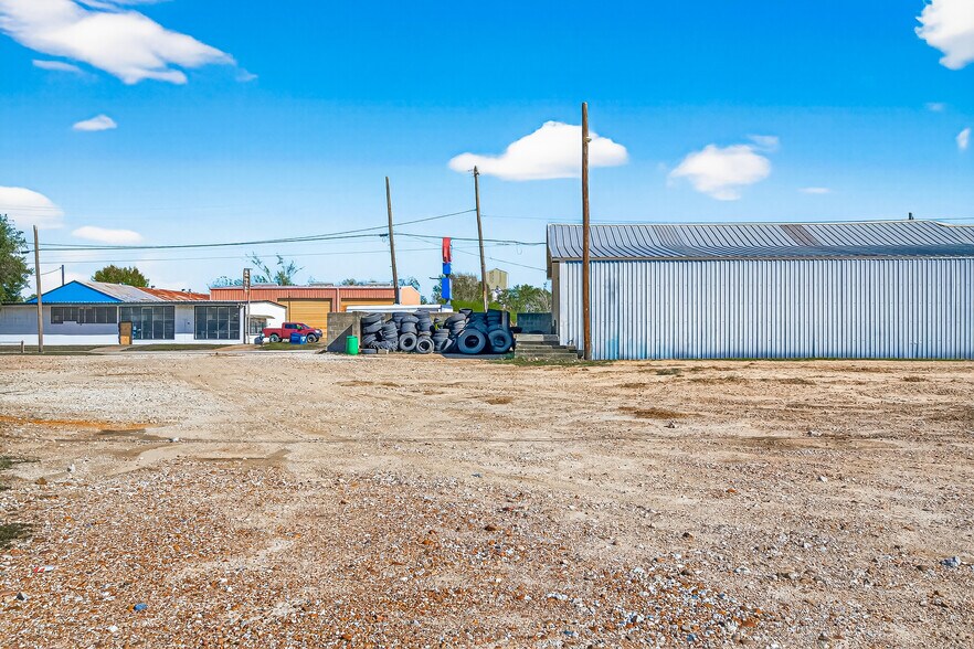 More Photos Of 917 E Main St, Eagle Lake Service Station For Sale