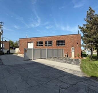 More Photos Of 441 E Plainfield Rd, Countryside Warehouse For Sale