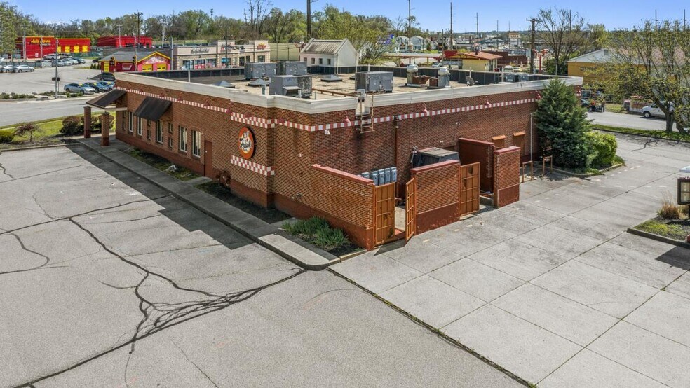 More Photos Of 2949 Dixie Hwy, Hamilton Restaurant For Sale