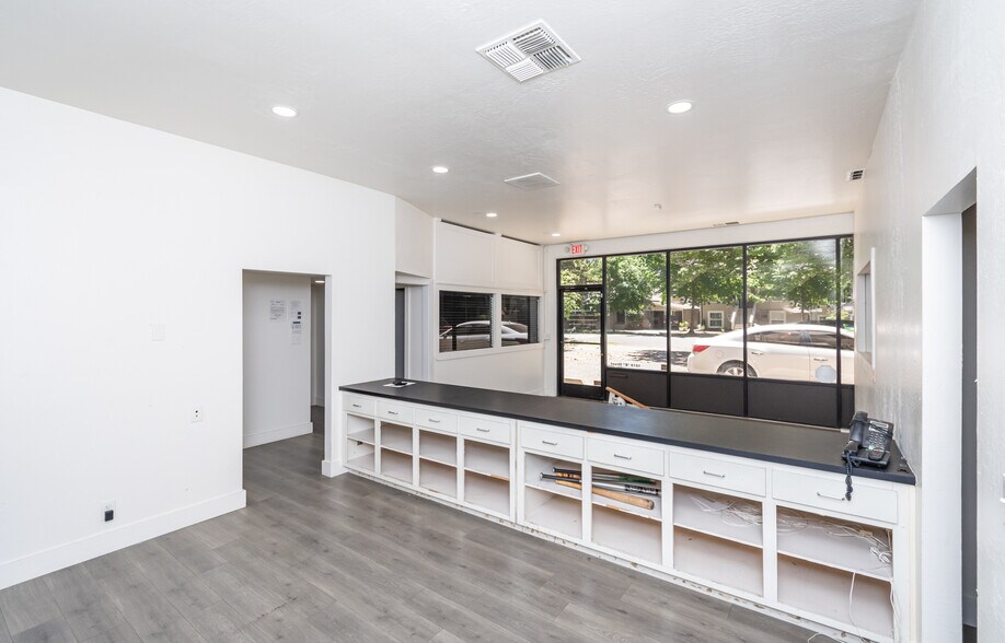 More Photos Of 1819 E St, Sacramento Flex For Lease