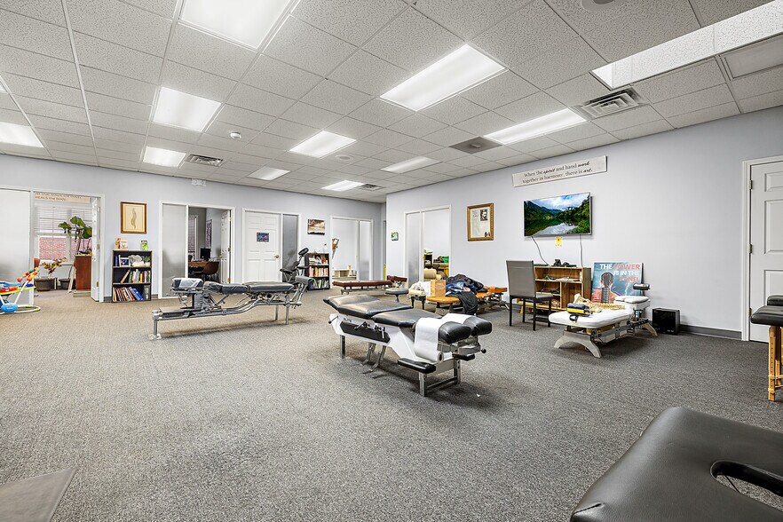 More Photos Of 42560 Van Dyke Ave, Sterling Heights Medical For Lease