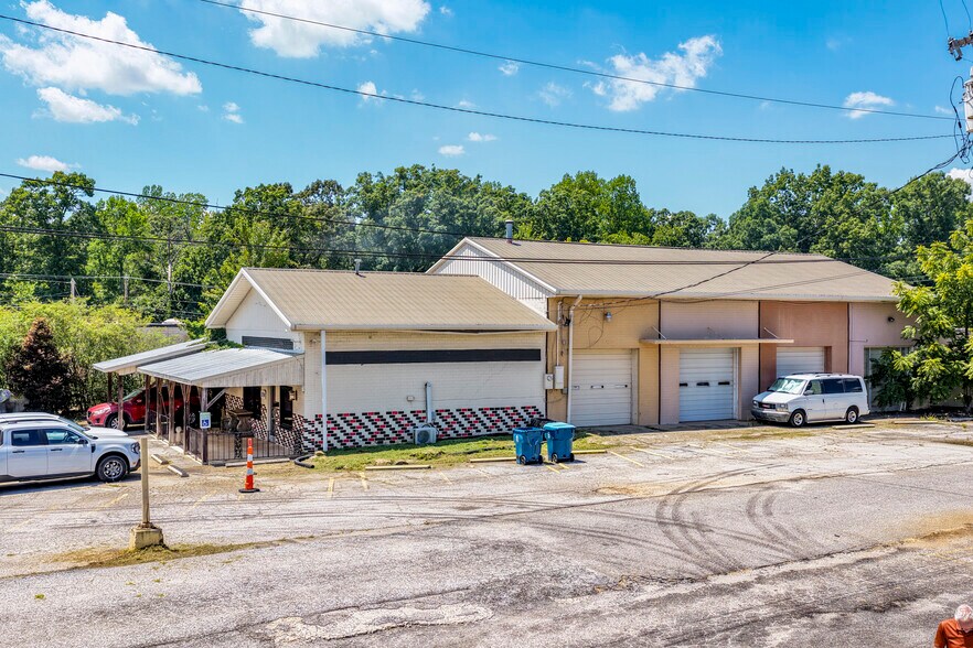 More Photos Of 1358 W Main St, Forest City Warehouse For Sale