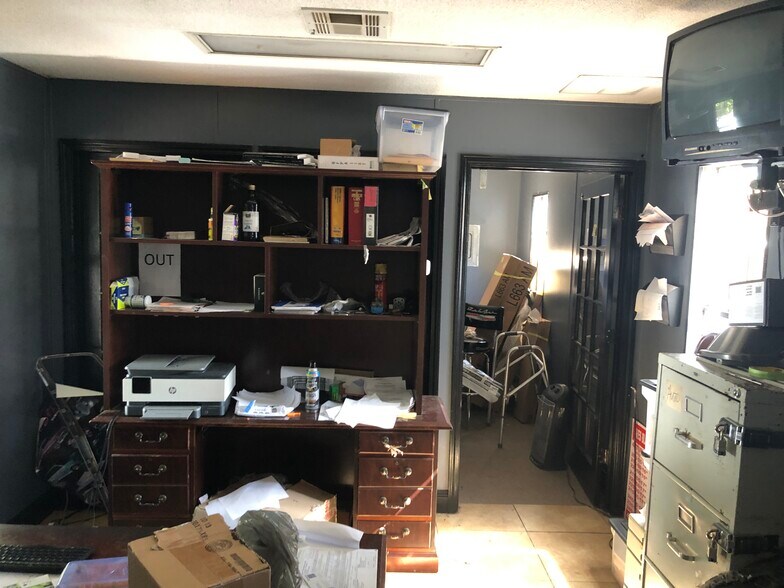 More Photos Of 240 Waters Rd, Atlanta Warehouse For Sale