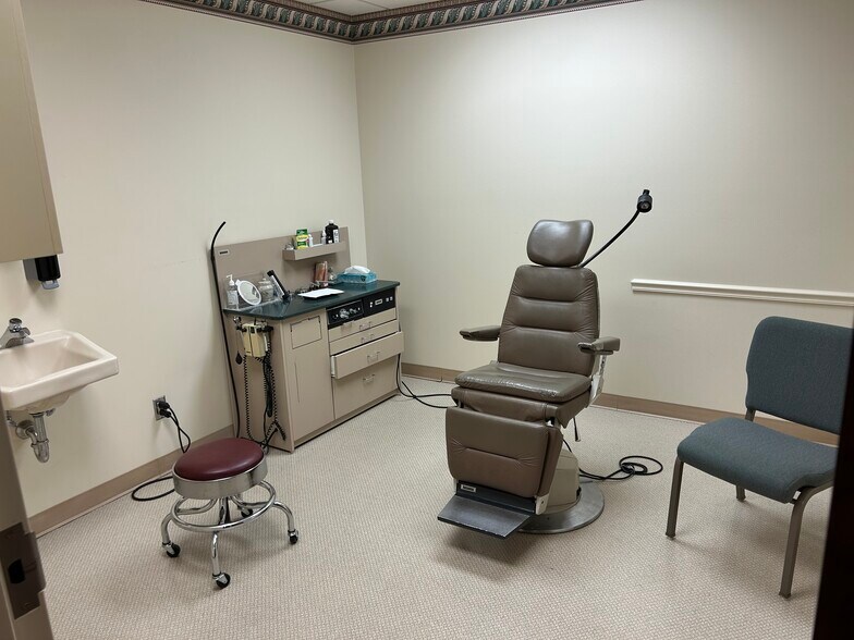 More Photos Of 1020 Professional Blvd, Evansville Medical For Sale