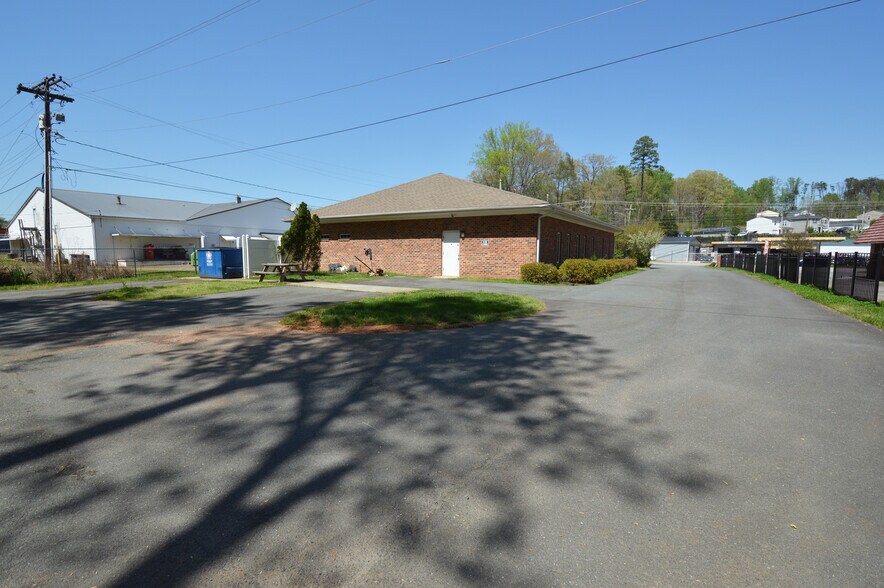 3690 Reynolda Rd, WinstonSalem, NC 27106 Medical For Sale