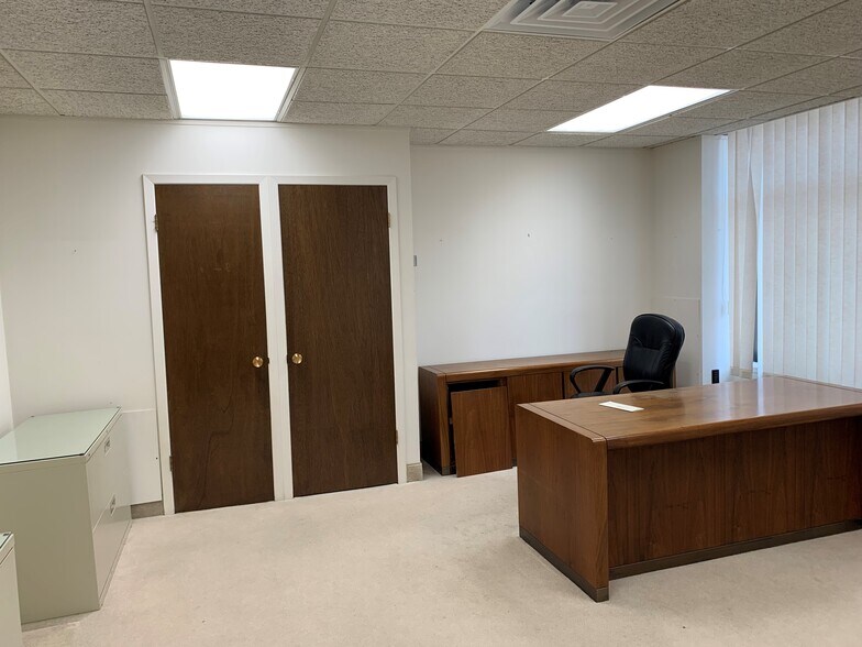 More Photos Of 505-511 5th St, Sioux City Office For Sale