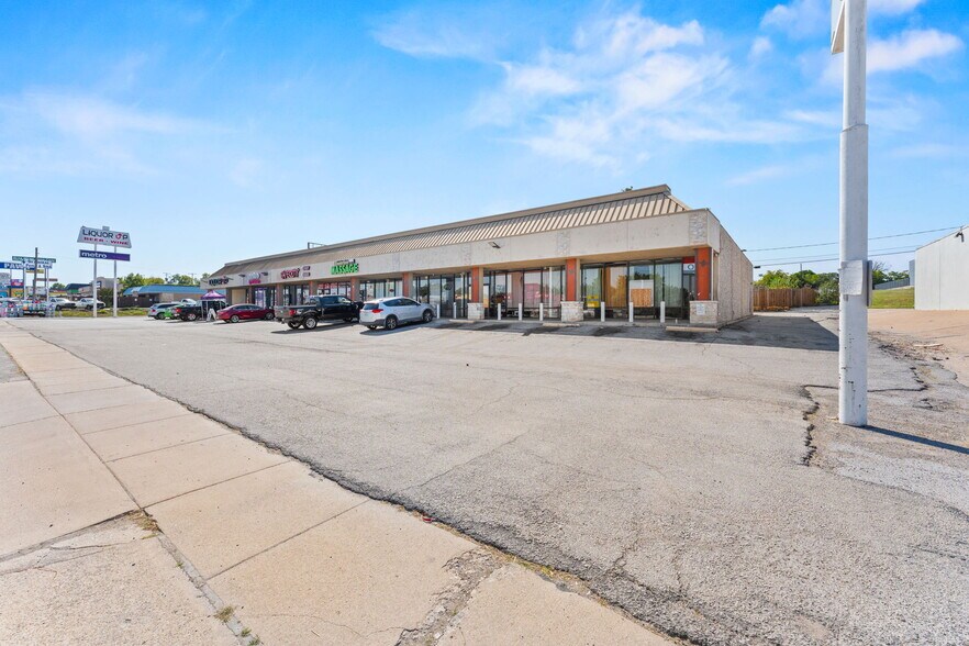 More Photos Of 3046-3052 Alta Mere Dr, Fort Worth Unknown For Lease