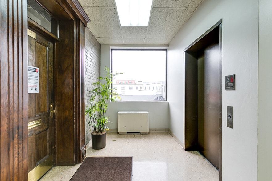 More Photos Of 2025 E Main St, Richmond Office For Lease