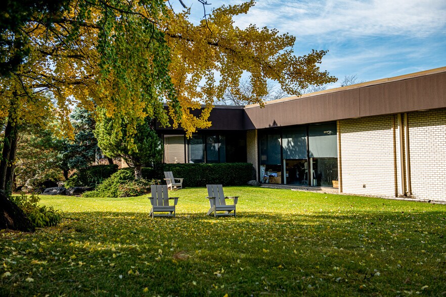 More Photos Of 1175 S Wheeling Rd, Wheeling Manufacturing For Lease