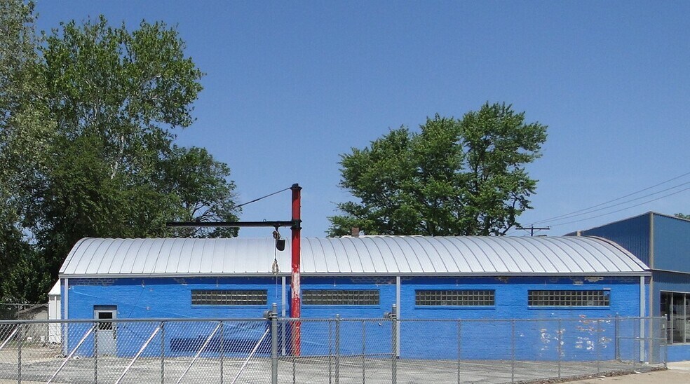 More Photos Of 201-205 W Saint Louis Ave, East Alton Warehouse For Lease