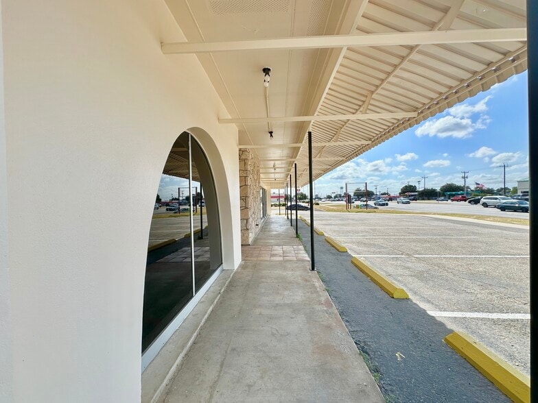 More Photos Of 7205 Bandera Rd, San Antonio Unknown For Lease